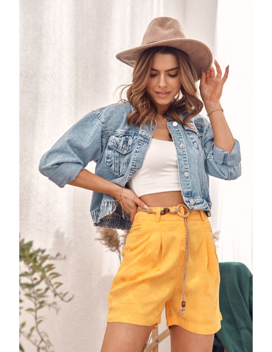 Pantaloni scurți cu talie înaltă cu model în relief, galben MP47359 - Magazin online - Boutique